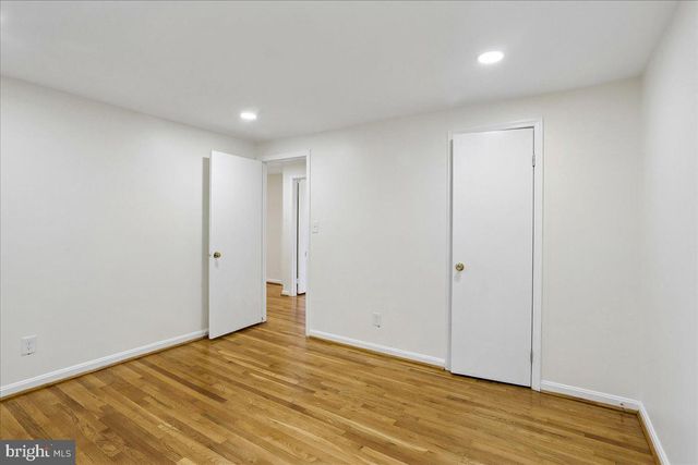 9812 CANAL RD, Montgomery Village, MD 20886