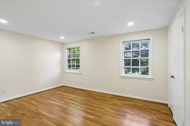 9812 CANAL RD, Montgomery Village, MD 20886