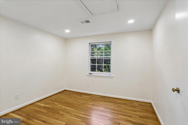 9812 CANAL RD, Montgomery Village, MD 20886