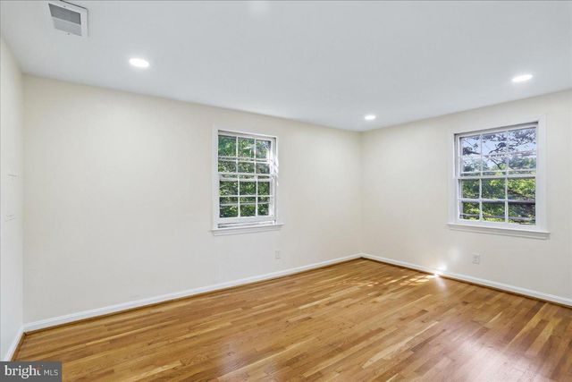 9812 CANAL RD, Montgomery Village, MD 20886