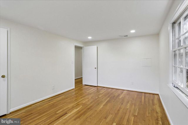 9812 CANAL RD, Montgomery Village, MD 20886