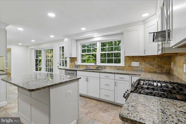 9812 CANAL RD, Montgomery Village, MD 20886