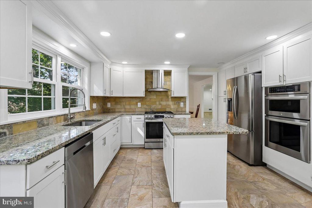 9812 CANAL RD, Montgomery Village, MD 20886