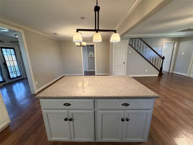 1514 Avenue F, Danbury, TX 77534