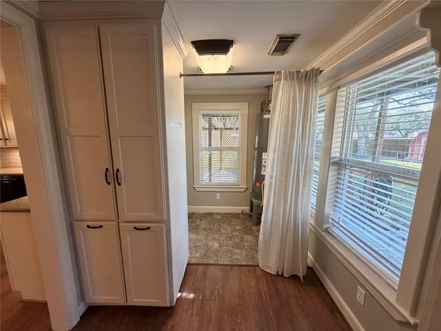 1514 Avenue F, Danbury, TX 77534