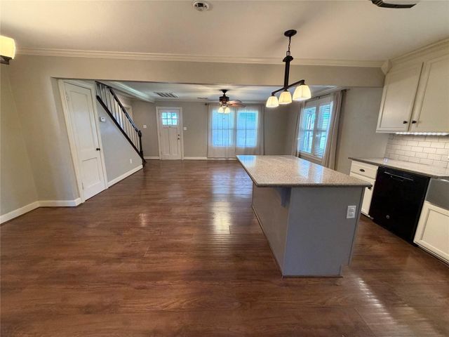 1514 Avenue F, Danbury, TX 77534