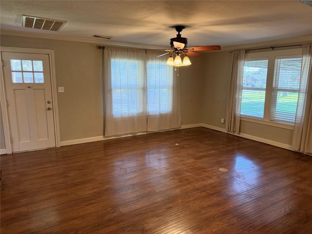 1514 Avenue F, Danbury, TX 77534