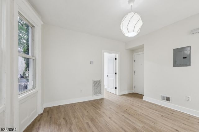 148 N 15Th St, East Orange City, NJ 07017