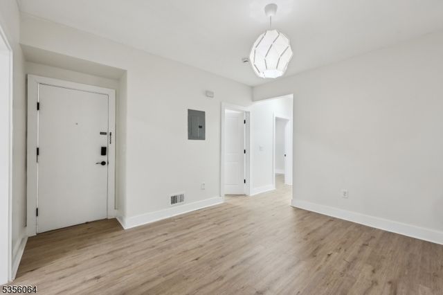 148 N 15Th St, East Orange City, NJ 07017