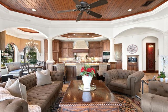 25 W SPANISH MAIN STREET, Tampa, FL 33609