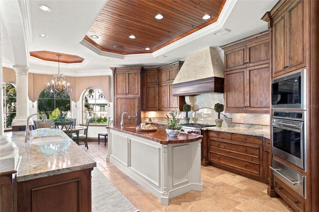 25 W SPANISH MAIN STREET, Tampa, FL 33609