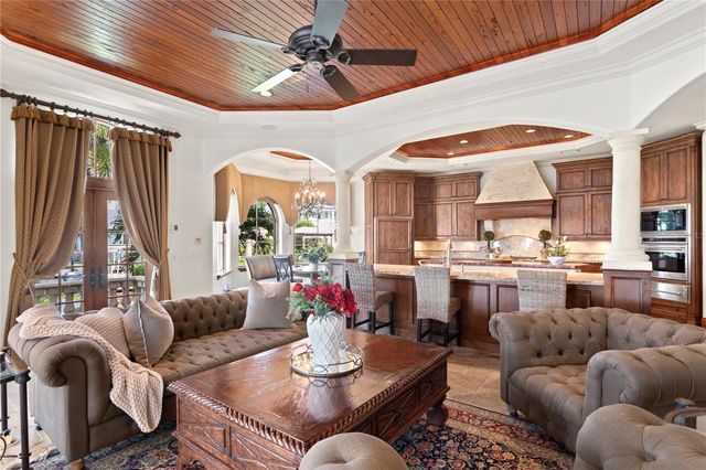 25 W SPANISH MAIN STREET, Tampa, FL 33609