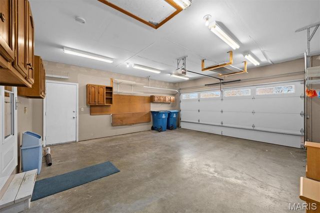 160 Coventry Way, Highland, IL 62249