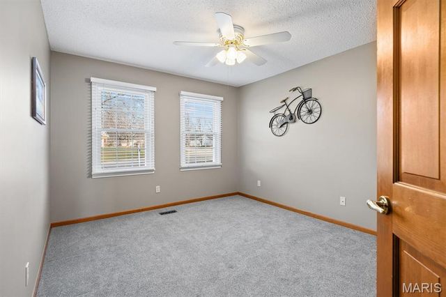 160 Coventry Way, Highland, IL 62249