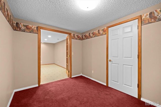 160 Coventry Way, Highland, IL 62249