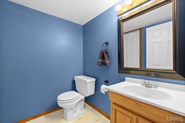 160 Coventry Way, Highland, IL 62249