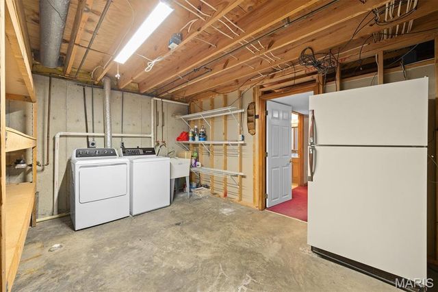 160 Coventry Way, Highland, IL 62249