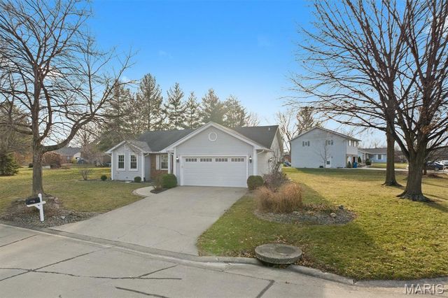 160 Coventry Way, Highland, IL 62249