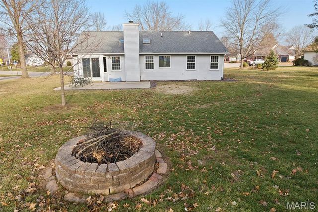 160 Coventry Way, Highland, IL 62249