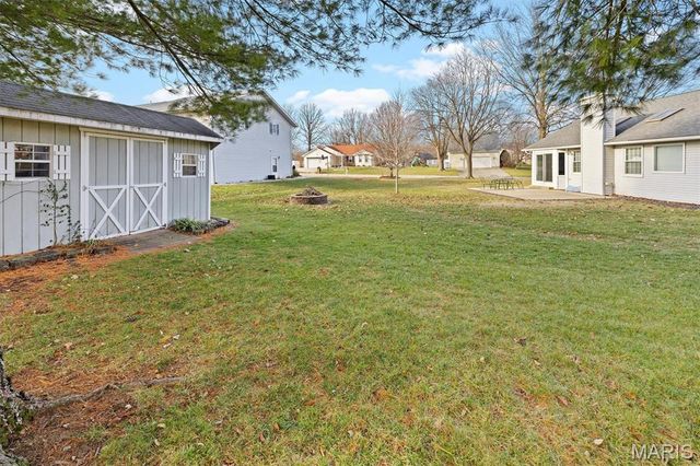 160 Coventry Way, Highland, IL 62249