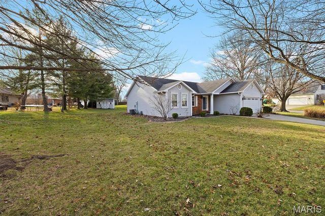 160 Coventry Way, Highland, IL 62249