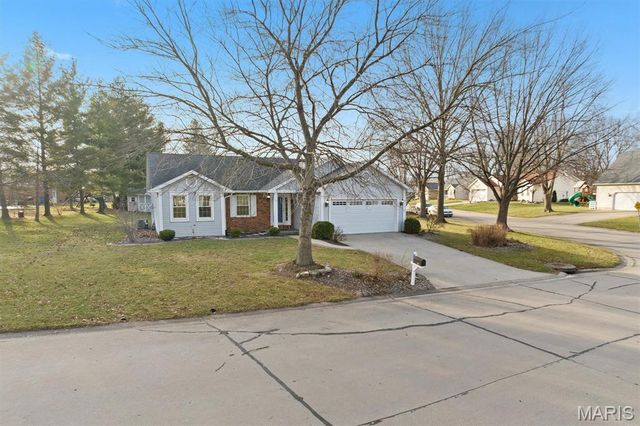 160 Coventry Way, Highland, IL 62249