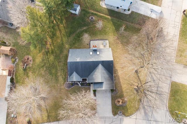 160 Coventry Way, Highland, IL 62249