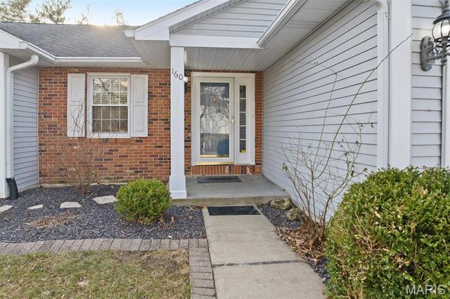 160 Coventry Way, Highland, IL 62249