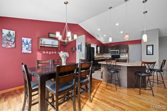 160 Coventry Way, Highland, IL 62249