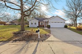 160 Coventry Way, Highland, IL 62249
