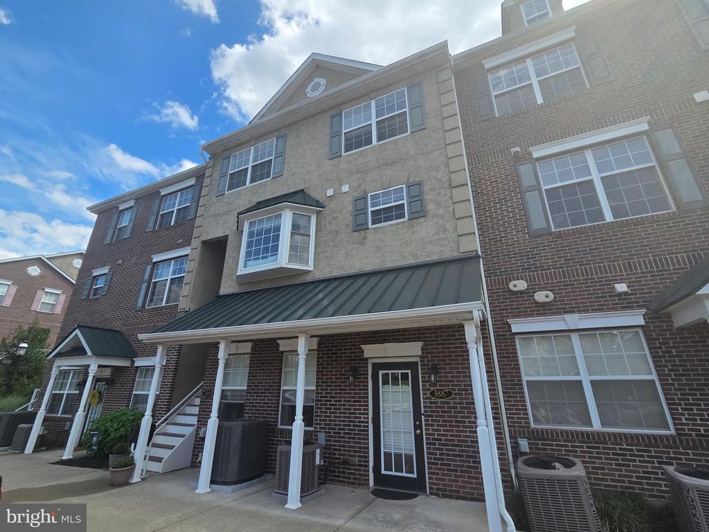 3885 ASHLAND DR #D-2, Harleysville, PA 19438