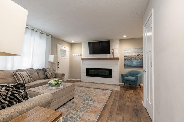 1121 S John Avenue, Springfield, MO 65804