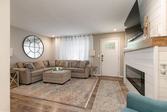 1121 S John Avenue, Springfield, MO 65804