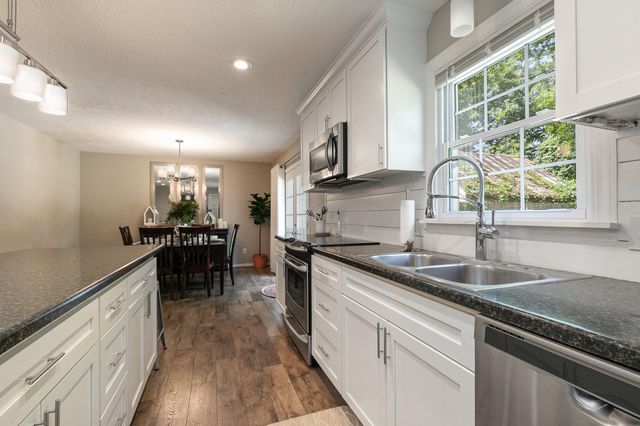 1121 S John Avenue, Springfield, MO 65804