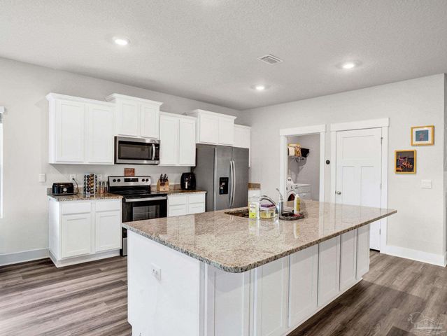 3962 Whitetail Ln, Pensacola, FL 32526