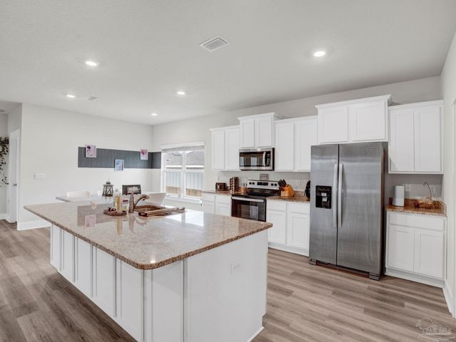 3962 Whitetail Ln, Pensacola, FL 32526