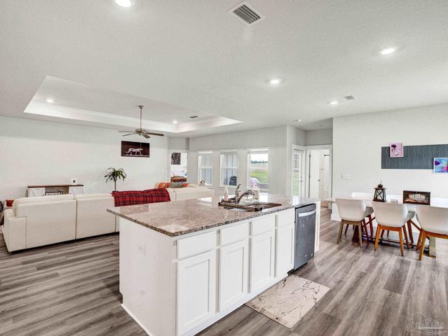 3962 Whitetail Ln, Pensacola, FL 32526