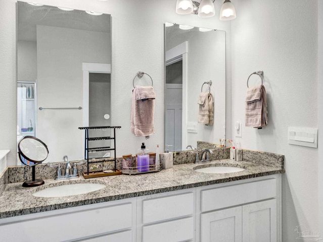3962 Whitetail Ln, Pensacola, FL 32526