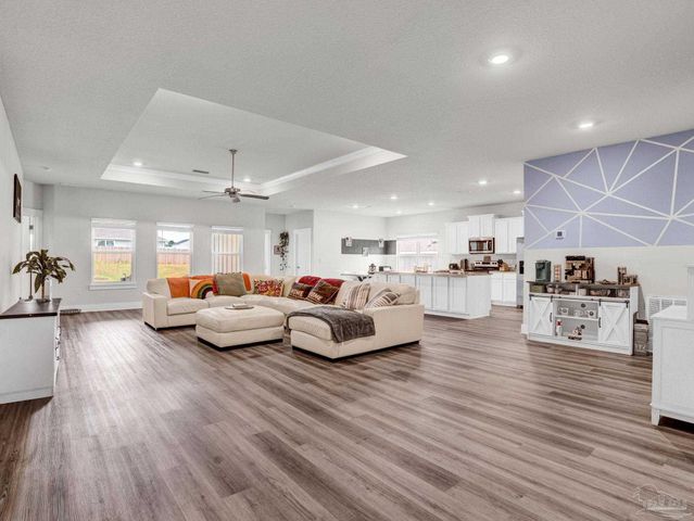 3962 Whitetail Ln, Pensacola, FL 32526