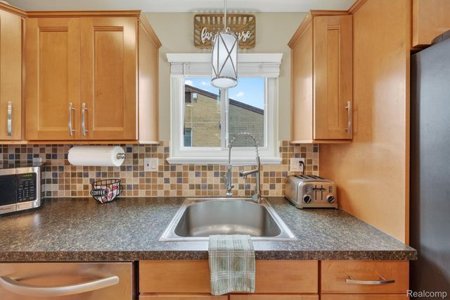 15675 Mulberry Street, Southgate, MI 48195