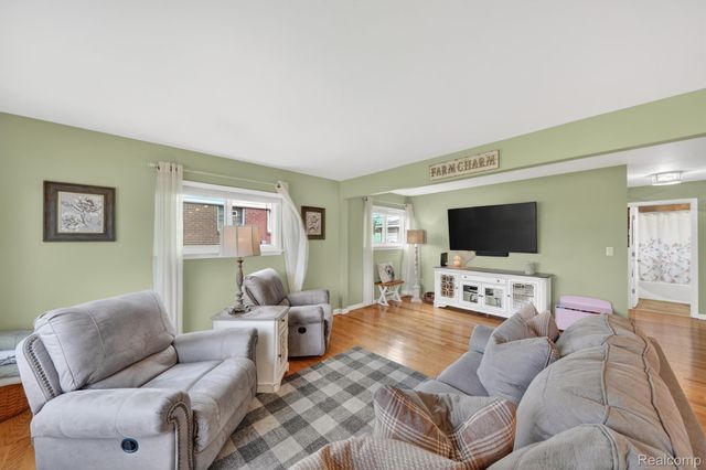 15675 Mulberry Street, Southgate, MI 48195