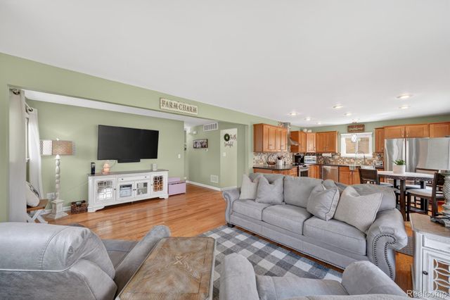 15675 Mulberry Street, Southgate, MI 48195