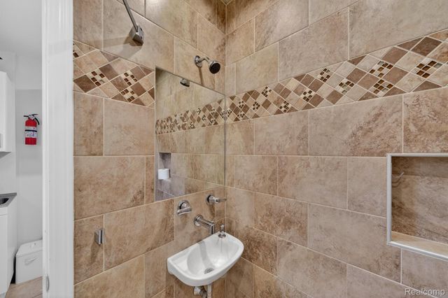 15675 Mulberry Street, Southgate, MI 48195