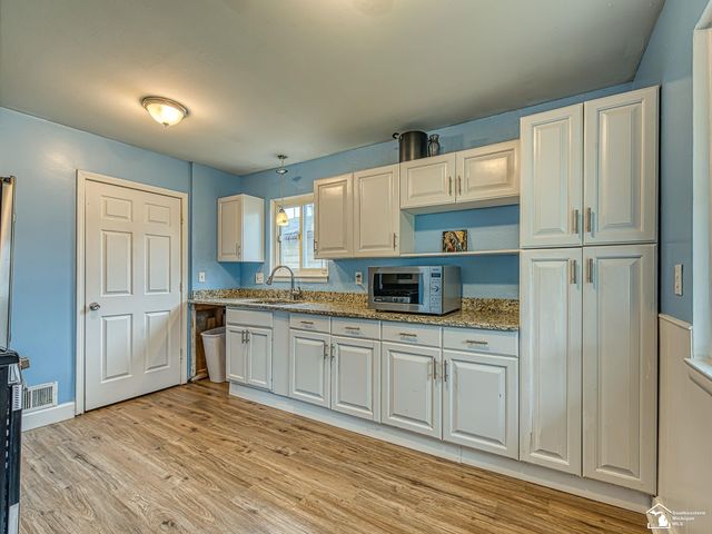 6625 Birch Street, Taylor, MI 48180