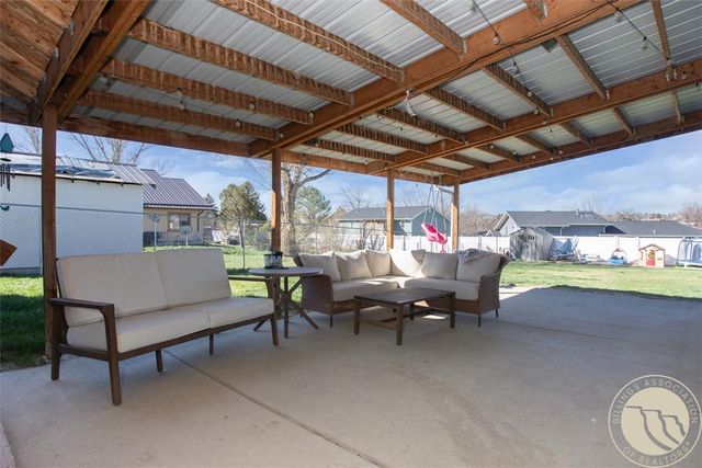 2012 Phoebe Dr, Billings, MT 59105