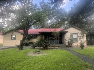 7915 Spivey Road, Highlands, TX 77562