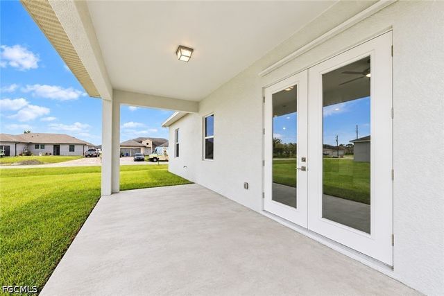 426 Mercedes CT, Lehigh Acres, FL 33972