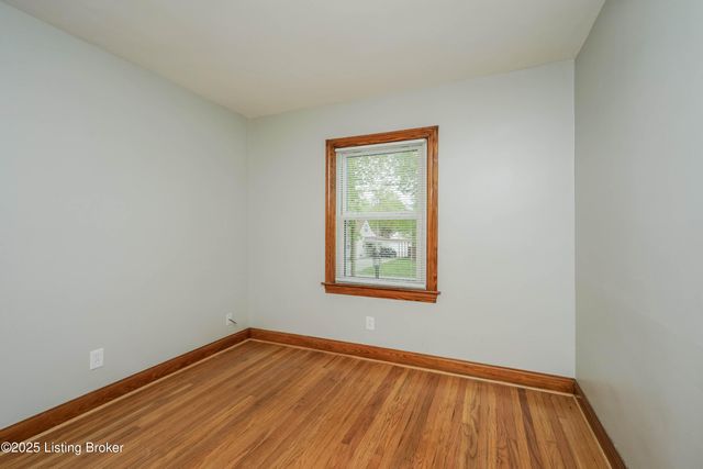 140 Mills Dr, Louisville, KY 40216