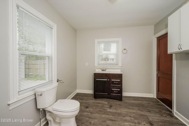 140 Mills Dr, Louisville, KY 40216