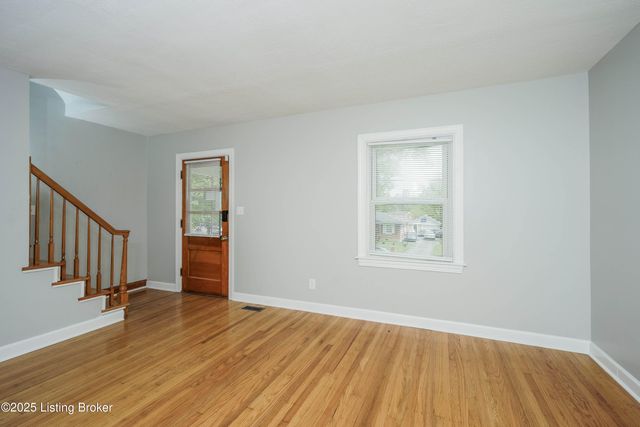 140 Mills Dr, Louisville, KY 40216